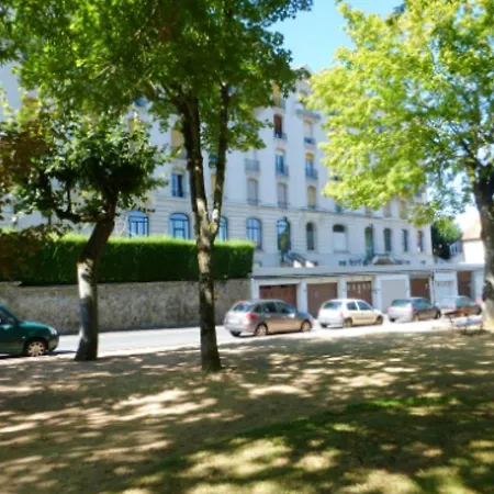 With One Bedroom In Nerislesbains With Wifi