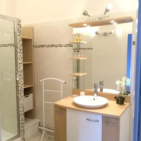 With One Bedroom In Nerislesbains With Wifi