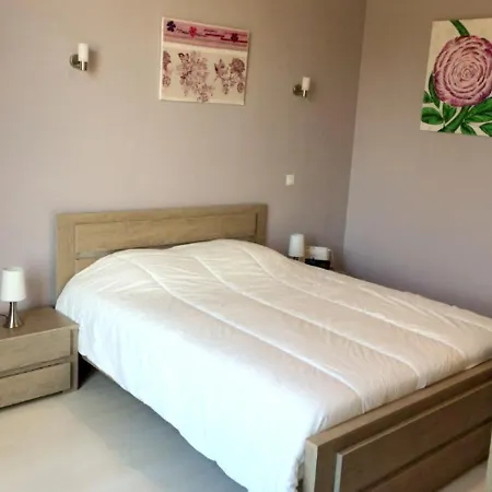 With One Bedroom In Nerislesbains With Wifi